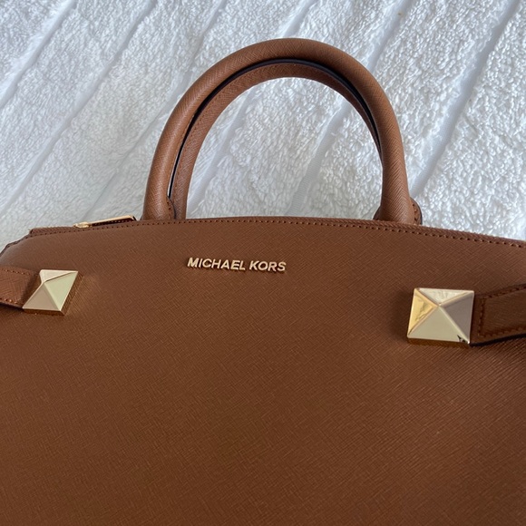 Michael Kors MK Cognac Leather Handbag with Gold Hardware - Picture 4 of 9